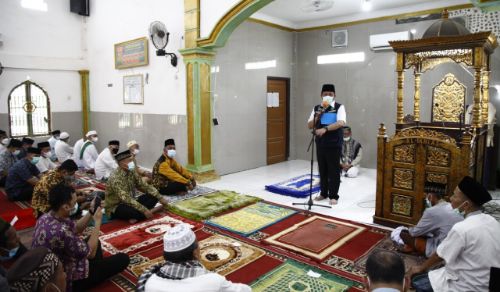 Gubernur Sumsel H Herman Deru safari Jum'at di Masjid Al Ikhlas, 5 Ulu. FOTO : VIRALSUMSEL.COM