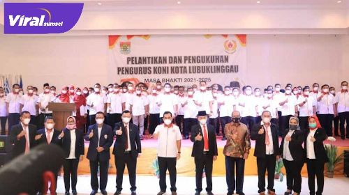 Wali Kota Lubuklinggau ,H SN Prana Putra Sohe menghadiri pelantikan sekaligus pengukuhan pengurus KONI Kota Lubuklinggau masa bhakti 2021-2025. FOTO : VIRALSUMSEL.COM