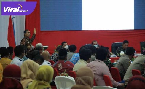 Wali Kota Lubuklinggau H SN Putra Sohe pimpin Rakor Tingkat Kota Lubuklinggau di gedung kesenian Kota Lubuklinggau. FOTO : VIRALSUMSEL.COM