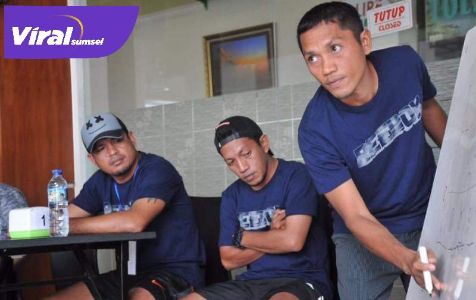 Rachmat Rivai mantan penyerang Sriwijaya FC jadi pelatih PON Maluku Utara. FOTO : IST