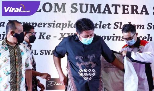 H herman Deru Gubernur Sumsel saat lantik Komunitas Slalom Sumsel. FOTO : VIRALSUMSEL.COM