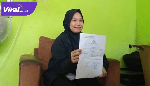 Sekar Hasri isteri Evan Tornado salah satu sopir taksi online di kota Palembang sudah dua pekan tidak pulang ke rumah. FOTO : VIRALSUMEL.COM