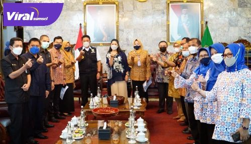 Gubernur Sumsel H Herman Deru menerima tim petugas Pendataan Keluarga Tahun 2021. FOTO : VIRALSUMEL.COM