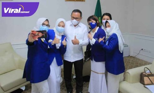 Bupati Muba Dodi Reza bersama para pengurus IWAPI Muba. FOTO : VIRALSUMSEL.COM