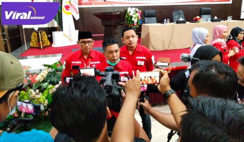Ketua Wushu Indonesia Sumsel Muhammad Asrul Indrawan beri keterangan pada media. FOTO : VIRALSUMSEL.COM