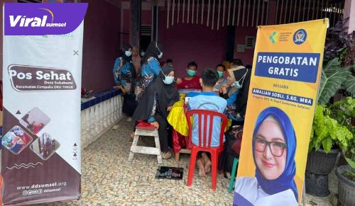 Amaliah Sobli Anggota DPD RI berikan bantuan obat-obatan pada masyarakat Sumsel. FOTO : VIRALSUMSEL.COM