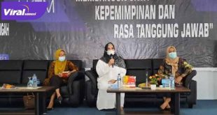 Ketua TP PKK Banyuasin dr Sri Fitriyanti Askolani jadi narasumber Pelatihan Dasar Organisasi, Selasa (6/4/2021). FOTO : VIRALSUMSEL.COM