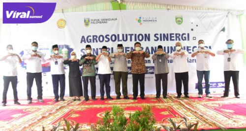 Gubernur Sumsel H Herman Deru hadiri Penandatanganan Nota Kesepahaman Antara Jaringan Pesantren Sumsel, PT. Pusri, Petrosida, SHS, BSBSS, Dinas Pertanian dan Unsri Tentang Santri Agrosolution, Kamis (8/4/2021). FOTO : VIRALSUMSEL.COM