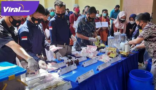 Direktorat Reserse Narkoba Polda Sumsel memusnahkan barang bukti narkotika jenis sabu-sabu dan pil ekstasi. FOTO : VIRALSUMSEL.COM
