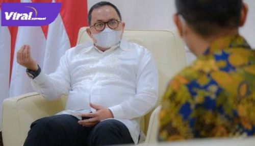 Bupati Muba DR H Dodi Reza Alex saat menerima tim dokter bedah bibir sumbing dan celah langit-langit. FOTO : VIRALSUMSEL.COM