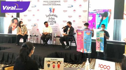Nanda Dwinta Sari, Direktur Eksekutif Yayasan Kesehatan Perempuan saat press confren. FOTO : VIRALSUMSEL.COM