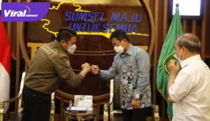 Gubernur Sumsel H. Herman Deru Menerima audiensi Dirut TVRI, Iman Brotoseno, di ruang tamunya Rabu (14/4/2021). FOTO : VIRALSUMSEL.COM
