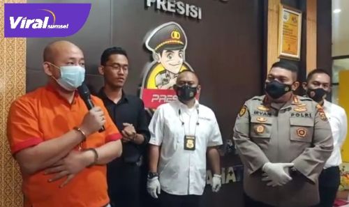JT pelaku penganiayaan terhadap perawatan RS Siloam Sriwijaya Palembang beri keterangan pada awak media. FOTO : VIRALSUMSEL.COM