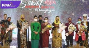 Fasion show dengan tema “Sewet Kriya Sriwijaya 2021” yang dalam rangkaian di Hotel Aryaduta, Kamis (04/03/2021). FOTO : VIRALSUMSEL.COM