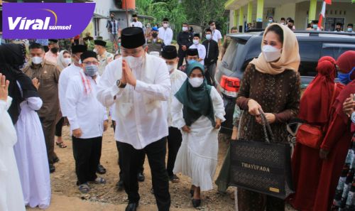 Bupati Muba Dr H Dodi Reza Alex Safari Ramadhan di Kecamatan Babat Supat, Senin (19/4/2021). FOTO : VIRALSUMSEL.COM