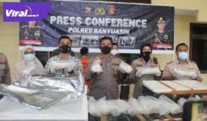 Kapolres Banyuasin, AKBP Imam Tarmudi SIk MH saat Press release di Halaman Mapolres Banyuasin, Selasa (27/04/2021). FOTO : IST