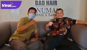 CEO Palembang Sportivo FC H Hendri Zainuddin dan Manajer Ermansyah. FOTO : VIRALSUMSEL.COM