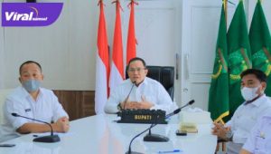 Bupati Dr Dodi Reza Alex di sela Rapat Koordinasi Lanjutan Penggunaan Aspal Karet Oleh Pemerintah Daerah Provinsi / Kabupaten / Kota Secara Virtual, Rabu (5/5/2021). FOTO : VIRALSUMSEL.COM
