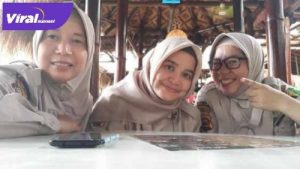 Tiga ASN Biddokkes Polda Sumsel temukan uang di lantai ATM BRI. FOTO : VIRALSUMSEL.COM