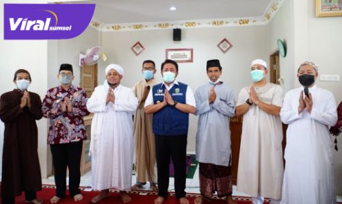 Gubernur Sumsel H Herman Deru resmikan Masjid Syari'ah di Perumahan Yansi Residence Kecamatan Sako Palembang, Jum'at (7/5/2021). FOTO : VIRALSUMSEL.COM