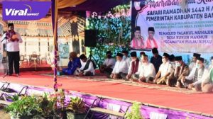 Bupati Banyuasin H. Askolani Safari Ramadhan di Desa Rukun Makmur, Kecamatan Pulau Rimau, Kabupaten Banyuasin, Selasa (4/5/2021). Foto : viralsumsel.vom