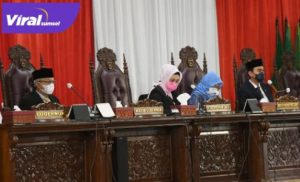 Wakil Gubernur Sumsel H Mawardi Yahya, Ketua DPRD Provinsi Sumsel Hj. R.A. Anita Noeringhati, Wakil Ketua Kartika Sandra Desi dan Wakil Ketua H Muchendi Mahzareki S.E. Foto : viralsumsel.com