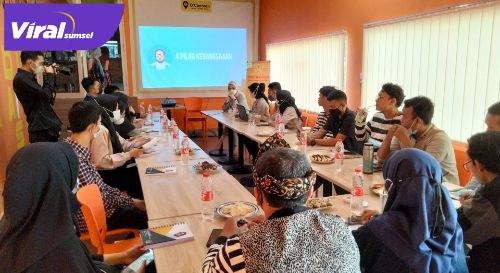 Amaliah Sobli S. KG, MBA sosialisasi Empat Pilar Bernegara pada komunitas di Palembang. Foto : Dian/viralsumsel.com