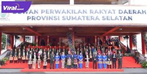 Anggota DPRD Sumsel bersama Gubernur H Herman Deru dan Wakil Gubernur Sumsel H Mawardi Yahya. Foto : viralsumsel.com