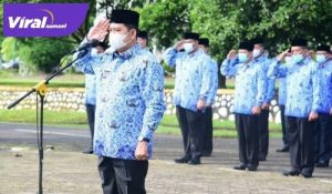 Bupati Banyuasin H. Askolani, S.H.,M.H pimpin apel gabungan di lapangan upacara Kantor Bupati Banyuasin, Senin (17/6/2021). Foto : viralsumsel.com