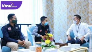 Sekda Kota Palembang Ratu Dewa menerima lembaga kemanusiaan ACT Sumsel, di Media Center Pamkot Palembang, Jumat (21/5/2021). Foto : viralsumsel.com