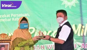 Gubernur Sumsel H Herman Deru memberikan bantuan kendaraan operasional pada Aisyiyah. Foto :viralsumsel.com