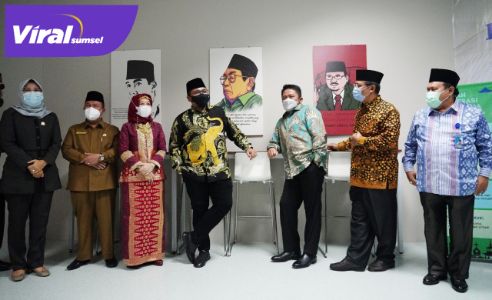 Menteri Agama (Menag) RI, Yaqut Choli Qoumas bersama Gubernur H Herman Deru usai meresmikan gedung baru UIN Raden Fatah di Jakabaring, Senin (24/5/2021). Foto : viralsumsel.com