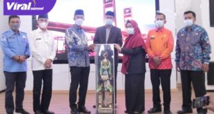 Walikota Palembang H Harnojoyo menyambut kepulangan 20 kafilah yang berhasil menjadi juara umum di Rumah Dinas Wali Kota, Kamis( 27/52021). Foto : viralsumsel.com