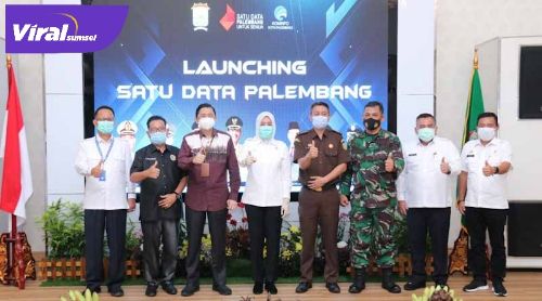 Aplikasi Satu Data Palembang resmi dilaunching di Rumah Dinas Walikota, Jalan Tasik Palembang, Rabu (2/6/ 2021). Foto : viralsumsel.com
