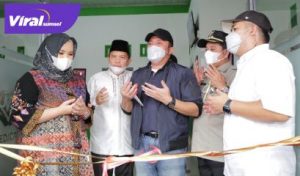 Gubernur Sumsel H Herman Deru bersama Bupati Banyuasin H Askolani resmikan "Mama Medical Klinik" di Kecamatan Muara Telang, Selasa (1/6/2021). Foto : viralsumsel.com