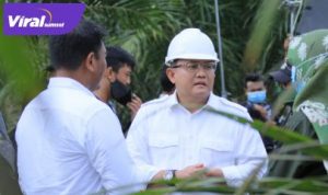 Bupati Muba Dr Dodi Reza Alex Noerdin menjalani syuting pengambilan gambar film dokumenter replanting. Foto : viralsumsel.com/devi