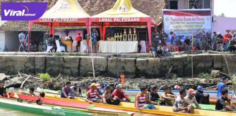 Lomba perahu bidar mini Danlanal Cup I di Kampung Bahari binaan Lanal Palembang Sungai Ogan Kelurahan 15 Ulu, Palembang, Minggu (6/6/2021). Foto : viralsumsel.com