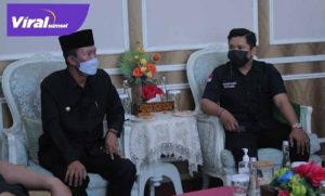 Walikota Palembang H.Harnojoyo bincang dengan Ketua FKPB Rudianto Widodo. Foto :viralsumsel.com /nto