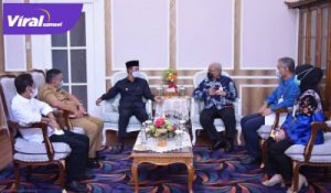 Direktur Utama Bank Sumsel Babel, Achmad Samsudin audensi dengan Walikota Palembang H Harnojoyo. Foto : viralsumsel.com