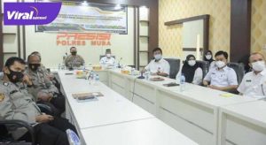 Sekretaris Daerah Drs H Apriyadi MSi. MoU penerimaan Bintara Polri dengan Kapolres Muba AKBP Erlin Tangjaya SH SIK. Foto :viralsumsel.com /devi