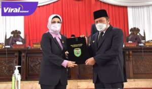 Ketua DPRD Prov. Sumsel, Hj. R.A. Anita Noeringhati, SH, MH, bersama Gubernur Sumsel H Herman Deru. Foto : viralsumsel.com