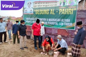 Hj Lucianty peletakan batu pertama pembangunan Gedung Al-Pahri Mts, MA dan Ponpes Tahfizh Yayasan Tijarotal Lan Tabur. Foto : viralsumsel.com