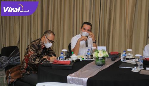 Wakil Bupati Beni Hernedi saat Pertemuan dengan Repsol Sakakemang di Hotel Ritz Carlton, Kamis (10/6/2021). Foto : viralsumsel.com