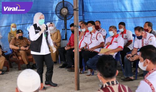 Wakil Walikota Palembang Fitrianti Agustinda ngantor di kelurahan. Foto : viralsumsel.com/kai