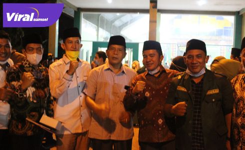 Ketua DPRD Banyuasin Irian Setiawan (dua kanan) saat hadiri pengukuhan Pengurus PW GP Ansor Sumsel. Foto : viralsumsel.com/noto