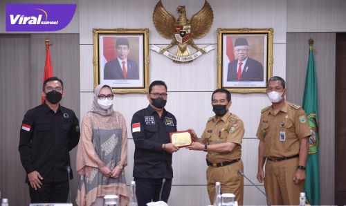 Wakil Ketua Tim Komite II DPD RI, Hasan Basri didampingi Amaliah Sobli bersama Plh Sekda Sumsel Akhmad Najib. Foto : viralsumsel.com/yuyu