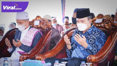 Wakil Bupati Muba Beni Hernedi menghadiri peletakan batu pertama pembangunan Pondok Pesantren Darul Qur’an Al-Madani. Foto : viralsumsel.com/devi