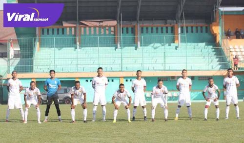 Starting eleven Sriwijaya FC jelang latihan bersama dengan PS Tira Persikabo. Foto : sfc for viralsumsel.com