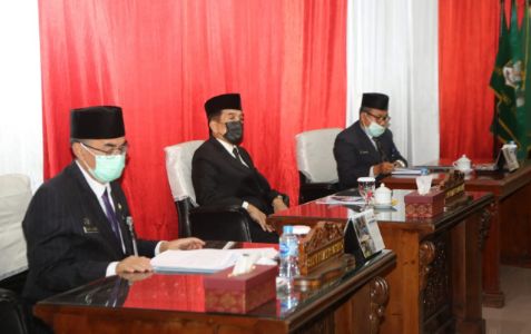 Ramadhan S. Basyeban, S.H. M.M. Sekwan DPRD Sumsel bersama Plh Sekda Sumsel Ahmad Najib dalam Rapat Paripurna XXXII (32) di Ruang Rapat Paripurna DPRD Provinsi Sumsel, Rabu (16/6/2021). Foto : viralsumsel.com/yuyu