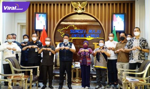 Gubernur Sumsel H Herman Deru saat menerima Tim dan Panitia Event Palembang Triatlhon 2021 di Ruang Tamu Gubernur Sumsel, Kamis (17/6/2021). Foto : viralsumsel.com/kai
